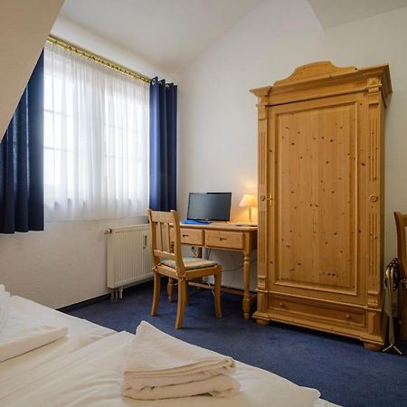Hotel Zum Engel In Speyer - Roemerberg Berghausen  エクステリア 写真