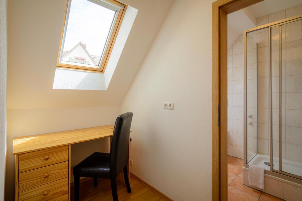 Hotel Zum Engel In Speyer - Roemerberg Berghausen  エクステリア 写真