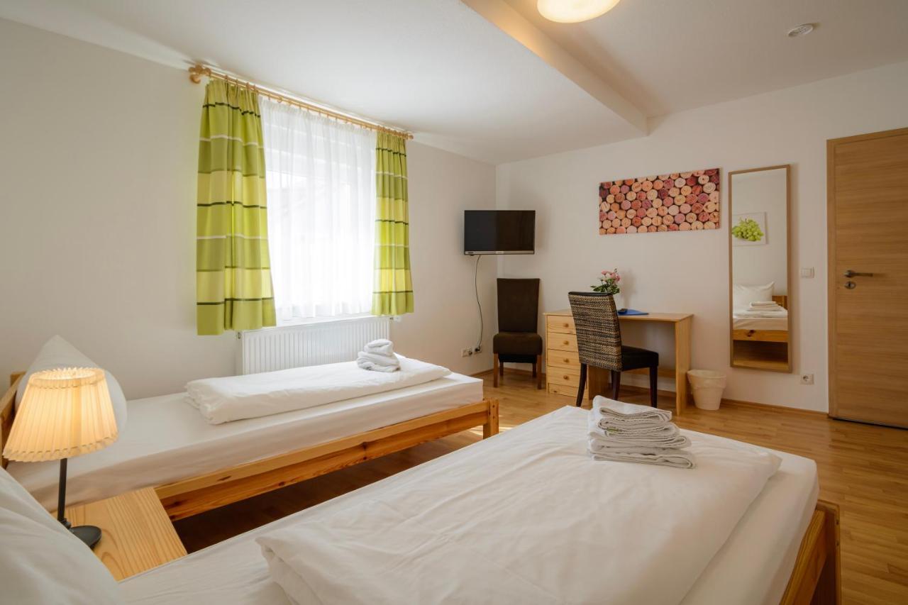 Hotel Zum Engel In Speyer - Roemerberg Berghausen  エクステリア 写真