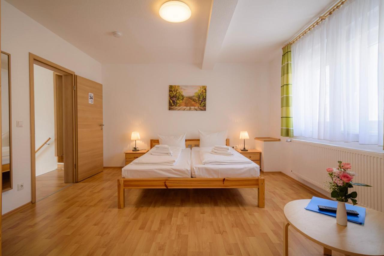 Hotel Zum Engel In Speyer - Roemerberg Berghausen  エクステリア 写真